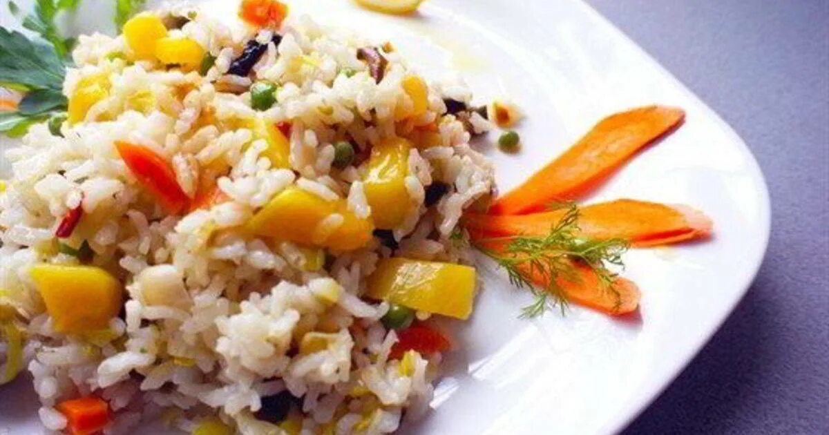 Ризотто с рисом и овощами. Ризотто с овощами и рисом. овощное ризотто. ризотто со сливками. ризотто из булгура.