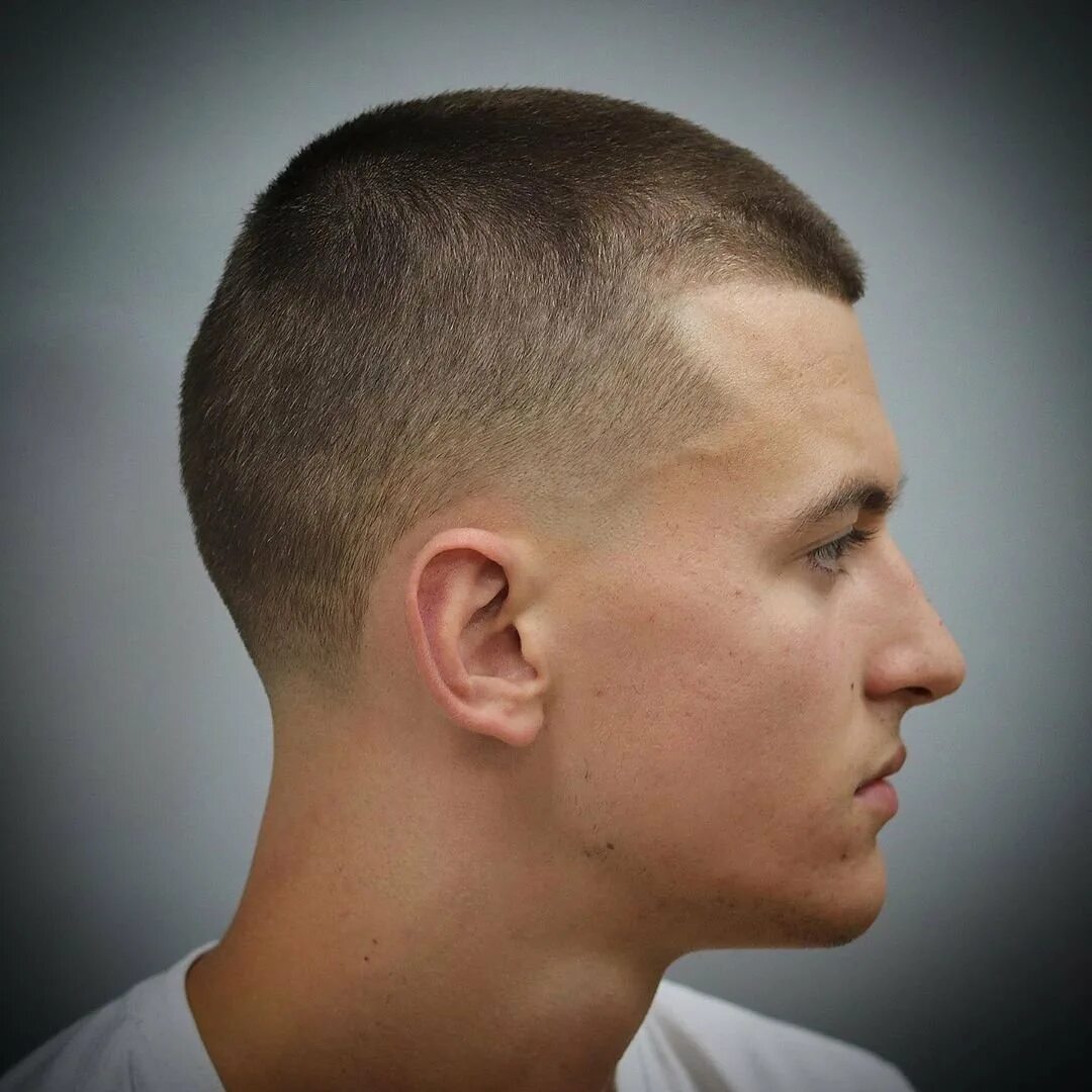Как выглядит стрижка под 3. Базз фэйд. buzz fade cut стрижка. базз фейд стрижка. базз фейд кроп.