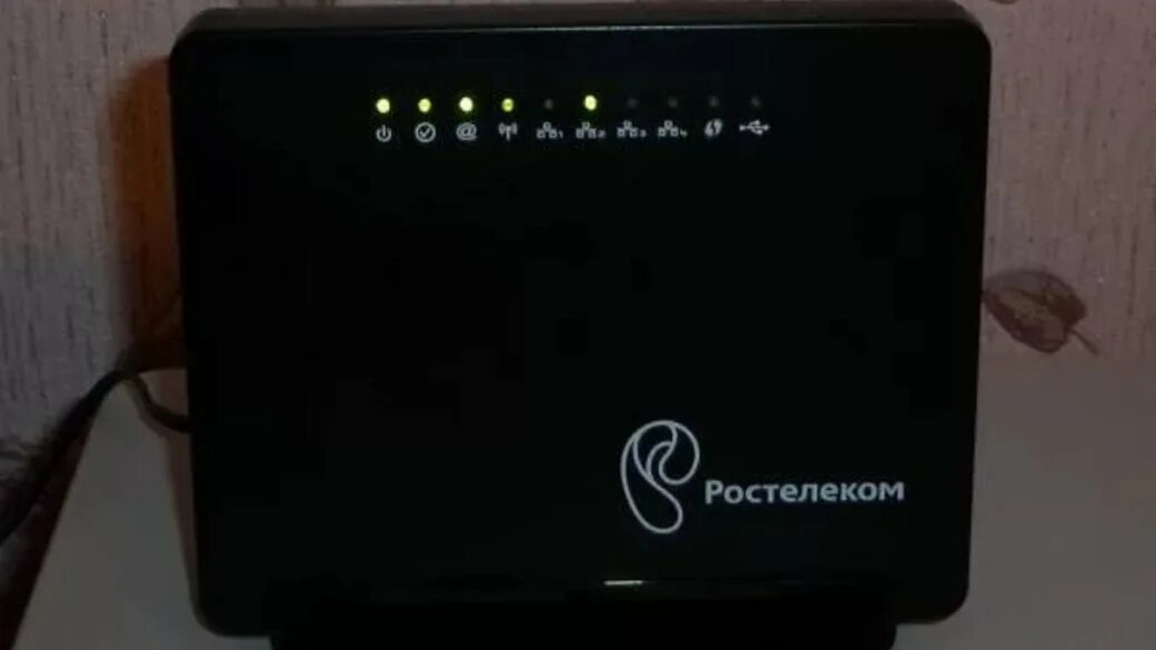 Горит приставка. Sagemcom 1744 v2.2 тв приставка. модем маршрутизатор роутер ростелеком приставка. индикаторы на вай фай роутер ростелеком. роутер ростелеком rt-fl-1 индикаторы.