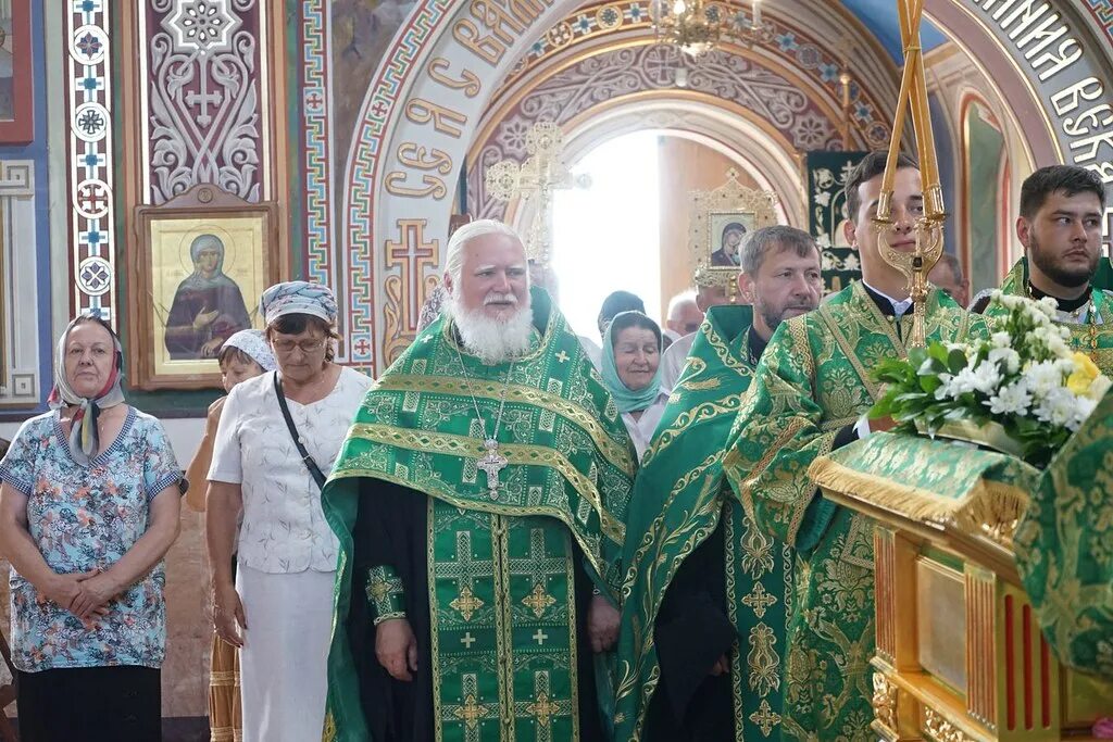 Курская епархия здание. Причастие митрополита Питирима.