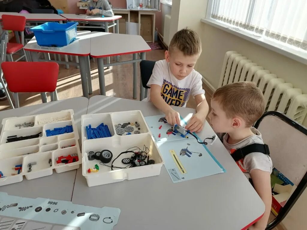 Друзья посещают кружок моделирования и детскую библиотеку. Кружок по 3д моделированию в доу реклама. Грантовый конкурс экологические проекты. Кружок моделирования. Кружки для детей занятия.