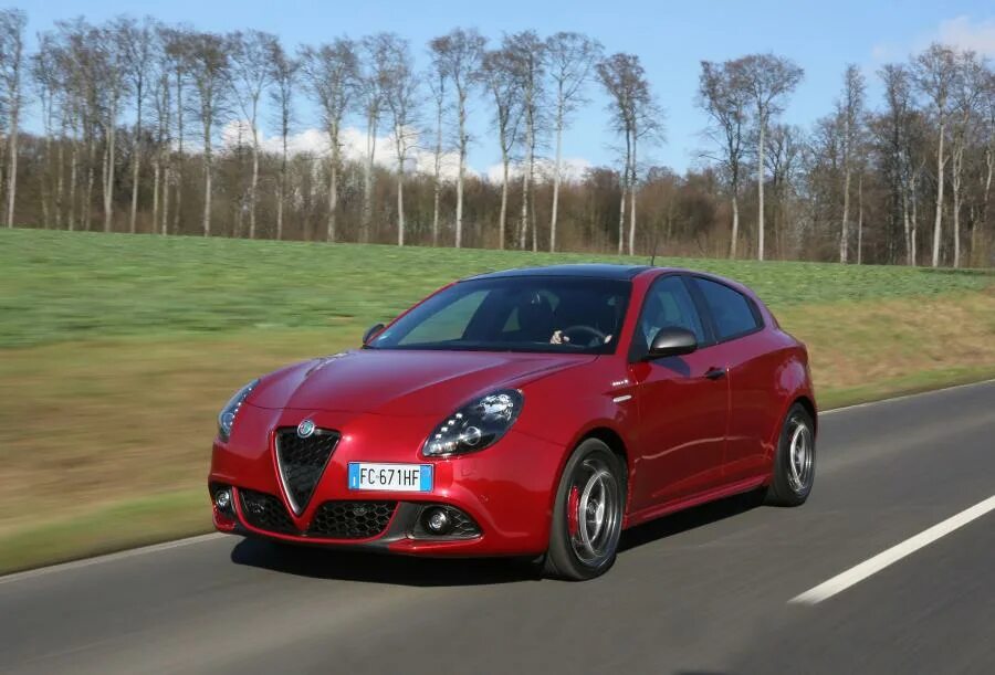 Alfa romeo giulietta (2010). Alfa romeo giulietta. Alfa romeo 147. Alfa romeo 156 2004. Альф ромео описание.