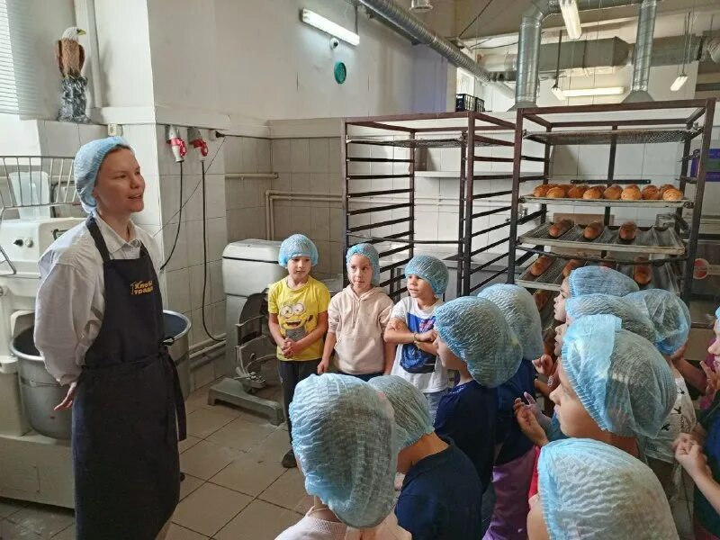 Пекарня совхоз имени ленина экскурсия. Хлебопекарня совхоз им ленина. Пекарня совхоз имени ленина. Пекарня совхоз ленина экскурсия. Экскурсия детей в пекарню.