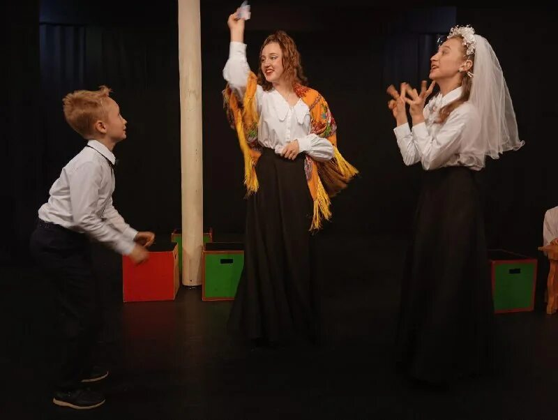 Спектакль. Музыкальный спектакль в котором. Рамт театр чехов гала. Спектакль таня богомолов. Как называется постановка.