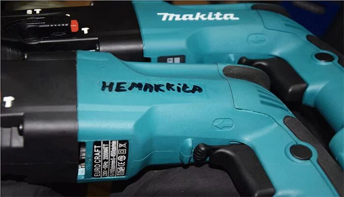 Как отличить подделку от оригинала шуруповерт. Перфоратор Makita hr2470 оригинал. Поддельный перфоратор Макита hr2470.