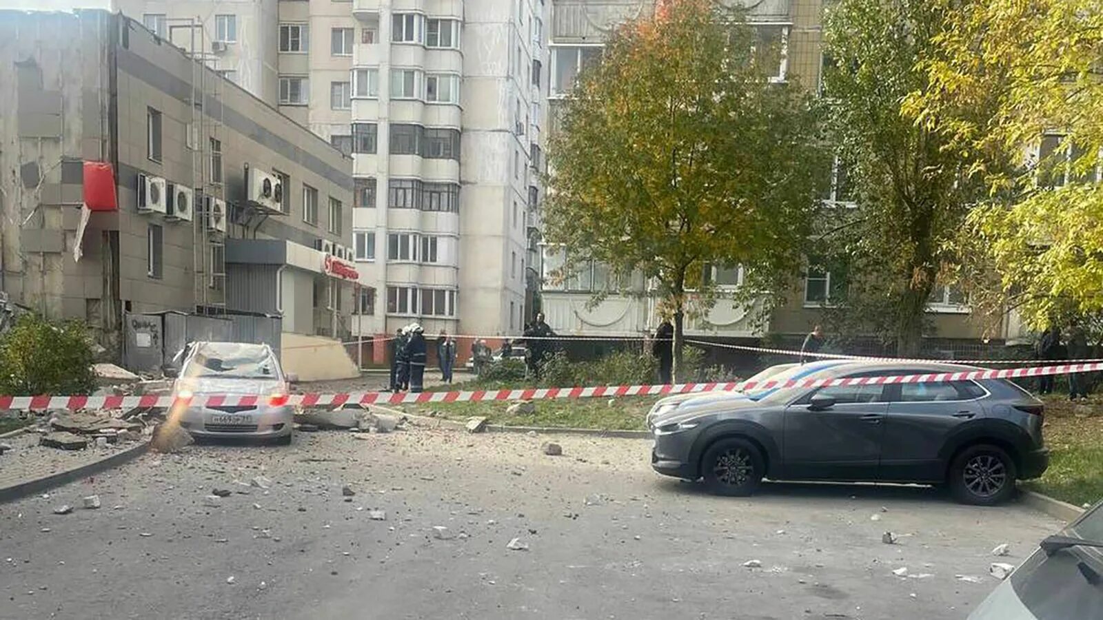 Пострадавшие при обстреле белгорода. Взрыв в белгороде ул губкина на жилой дом. обстрелы белгорода разрушения. белгород обстрел. обстрелы многоэтажных домов.