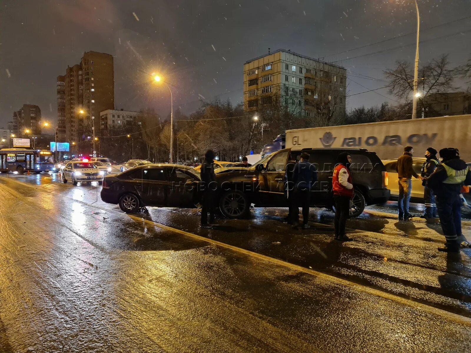 Авария на Волгоградском проспекте сейчас Москва. ДТП на Волгоградском проспекте. Авария на Волгоградском проспекте вчера. Новости москвы вчера вечером