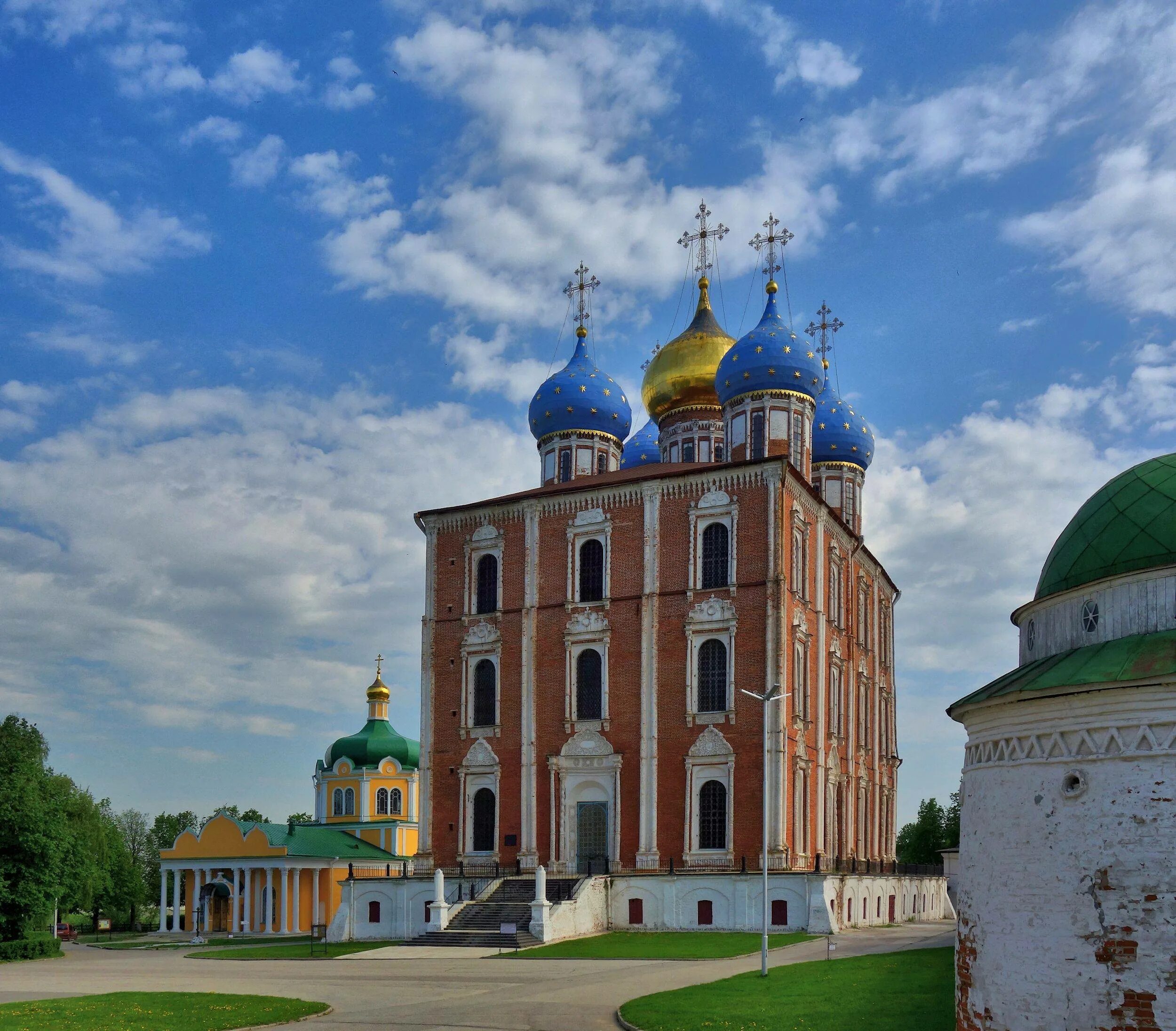 Рязанский Кремль Рязань. Переславль Рязанский Кремль. Рязанский Кремль путеводитель. Рязань Кремль а2. Рязанский кремль сайт