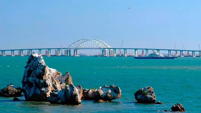 Комиссией подписан акт о приеме в эксплуатацию наплавного моста через реку Суру 