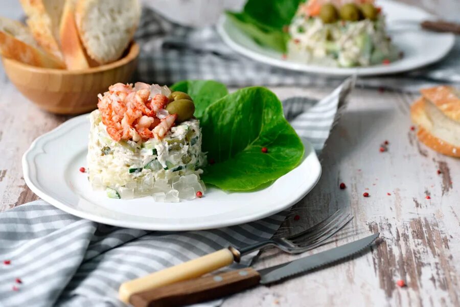 Салат оливье люсьена оливье. Настоящий салат оливье. Салат оливье люсьена оливье 19 века оригинал. Оригинальный салат оливье 19. Салат люсьена оливье.