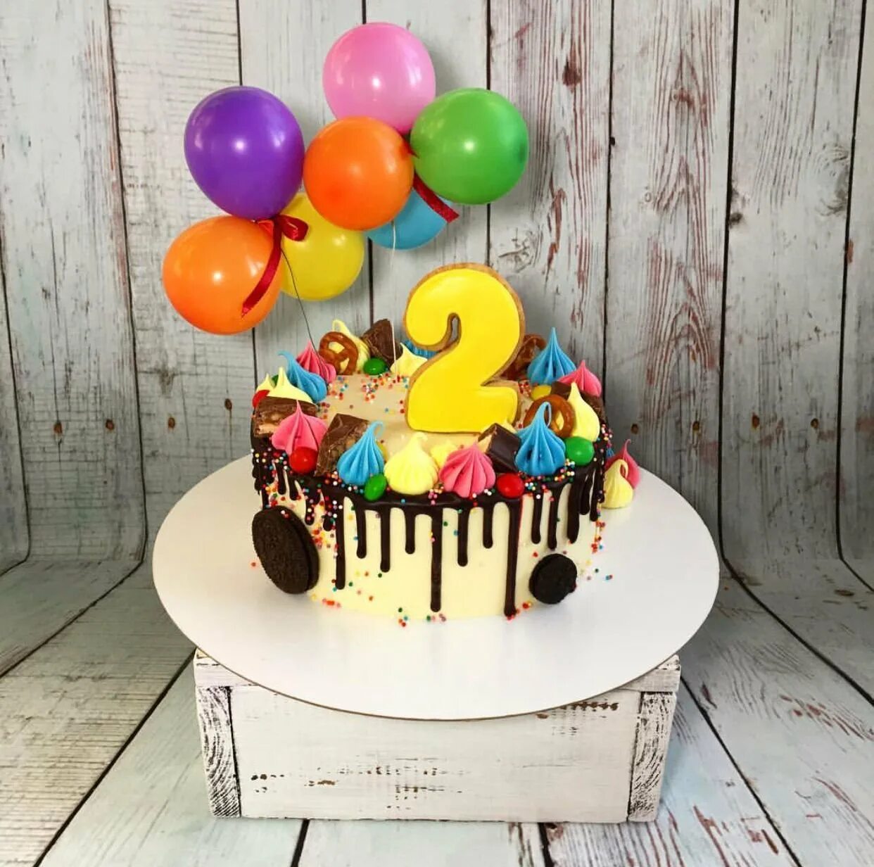 Торт с воздушными шарами. Украшение торта для мальчика 2 года. Торт с шарами. Детский торт с шарами. Торт «воздушные шарики».