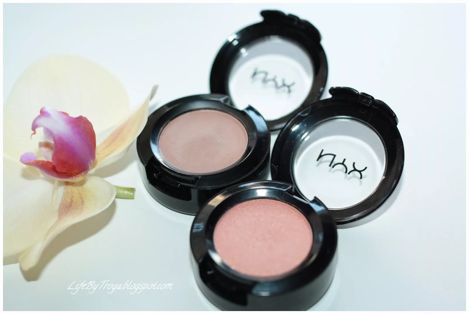 NYX Single Eyeshadow Swatches. NYX hot Singles Eye Shadow Swatches. Тени NYX hot Singles Eye Shadow HS 01. Тени для век NYX 73 оттенок.