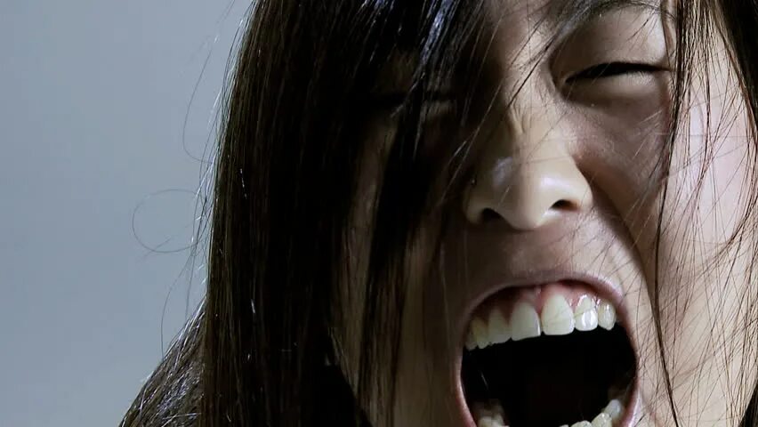 Азиатские вампиры. Девушка вампир азиатка. Японка кричит. Китаянка кричит.