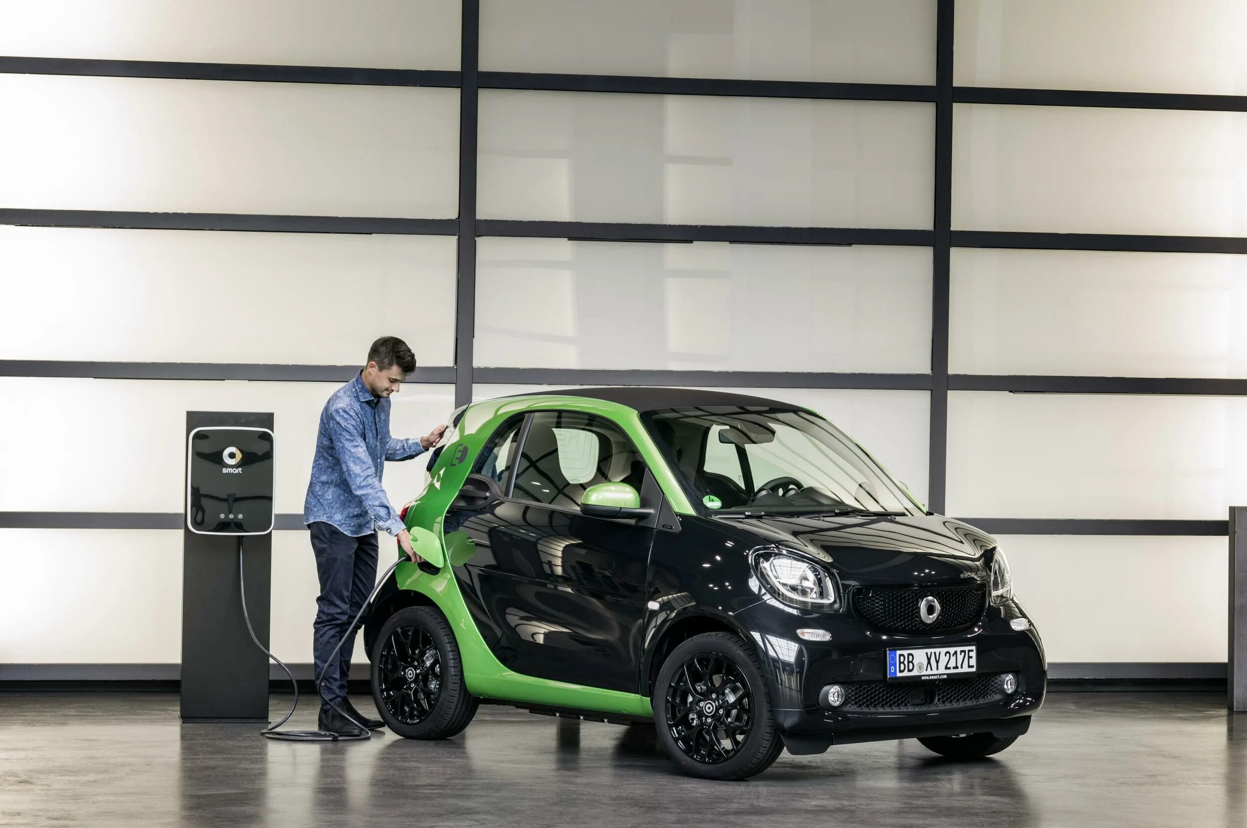 Smart Fortwo электромобиль. Smart Fortwo Electric Drive. Smart Fortwo Electric Drive 2020. Smart Fortwo Coupe 2017. Покажи электрические машины