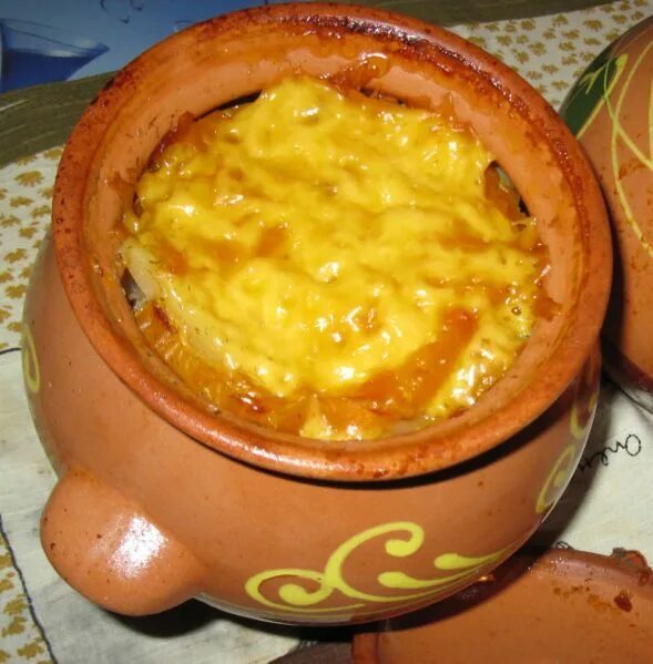 горшочки в духовке с курицей и картошкой и грибами.