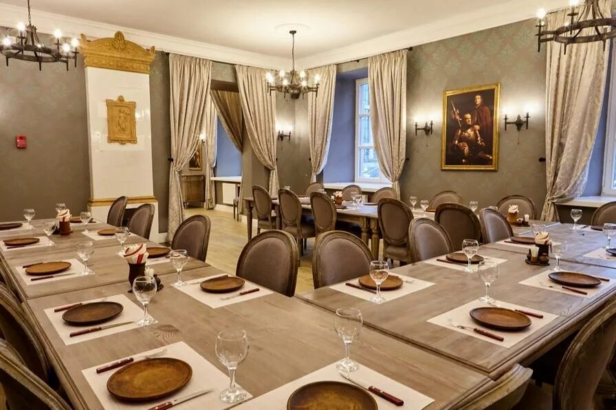 Melyna кафе пушкино. Минск ресторан работа. Лучшие рестораны минска. Минск ресторан работа. Галерея артель.