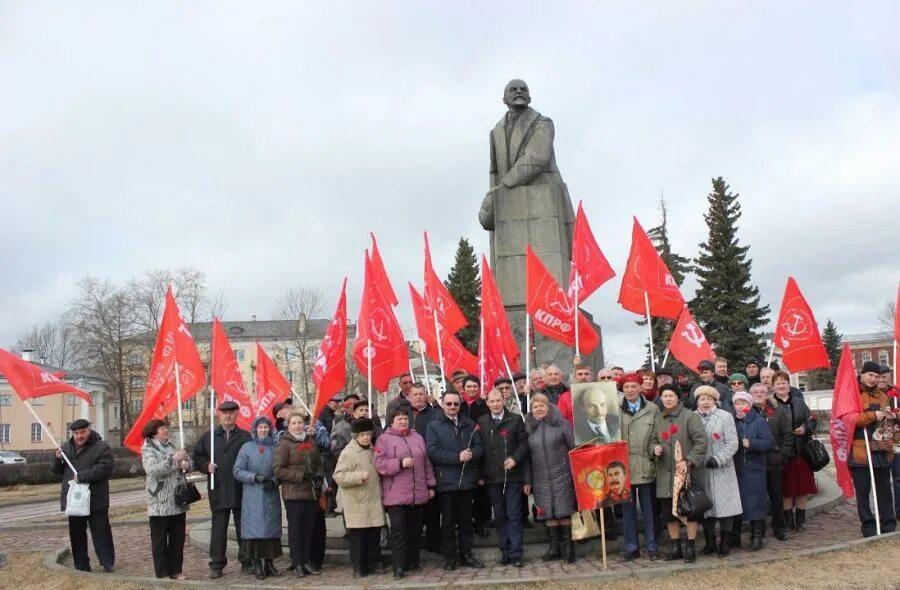 Организатор от кпрф. С первым мая петро. Встречаем первомай. Карелия и коммунисты. Карелия и коммунисты.