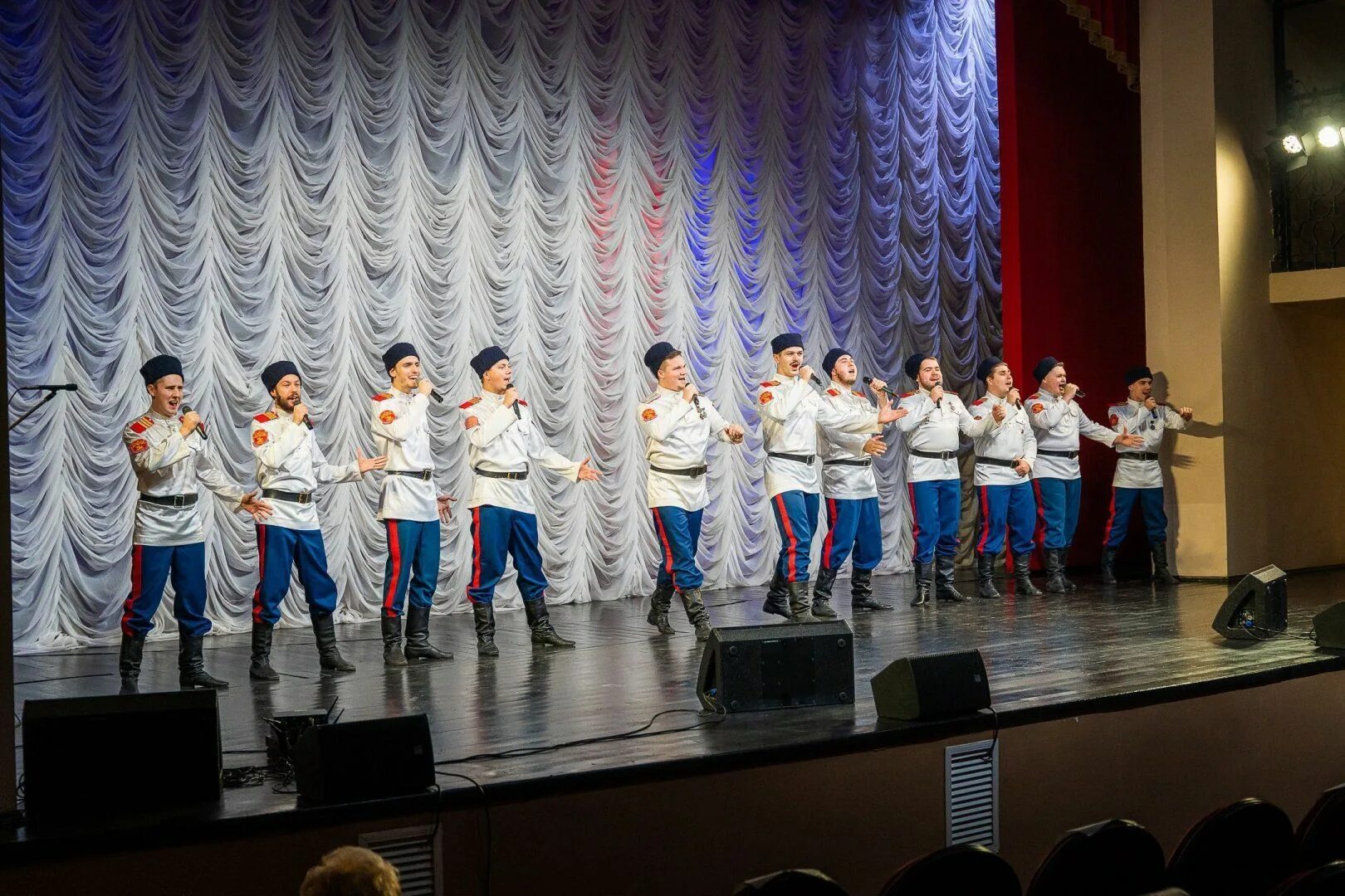 Рдк в курске. Мужской вокальный ансамбль Россы Курск. Мужской вокальный ансамбль "Металлург". В школе состоится торжественный концерт. Мужской вокальный ансамбль Тверь.