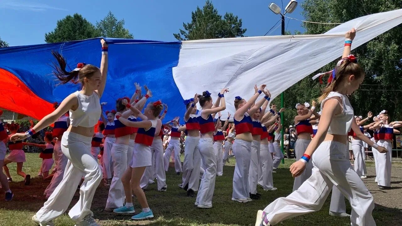 День России мероприятия. Алом Барнаул. М днем России. День города Барнаул.