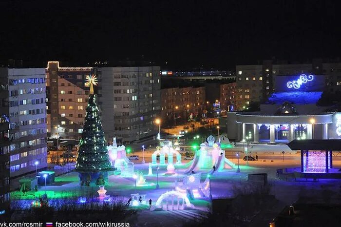 Новый Уренгой площадь. Новый Уренгой площадь города. Новый Уренгой площадь города ночью. Новый Уренгой ночью зимой. Мин воды нова уренгой