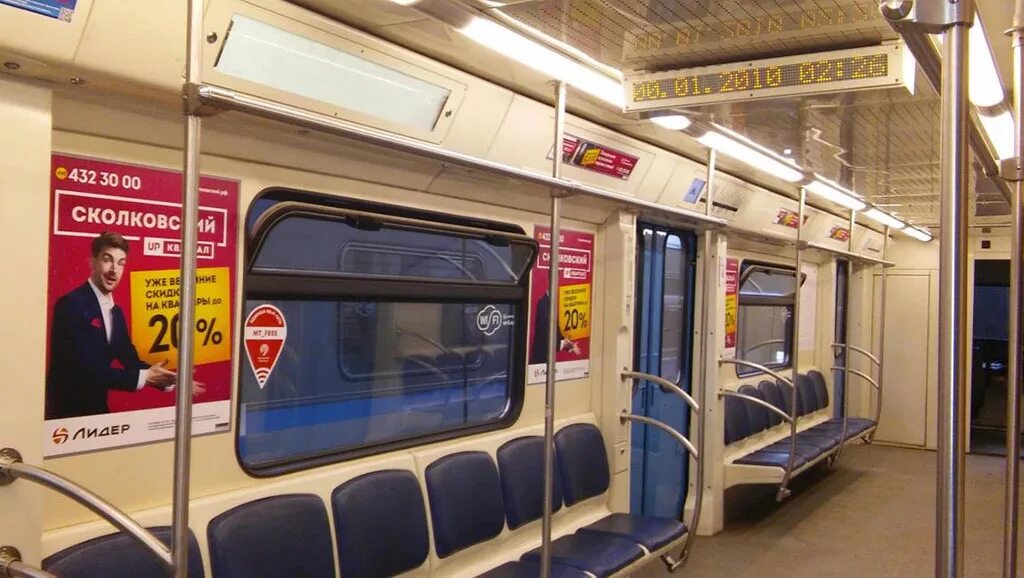 Рекламные постеры в метро. Брендирование вагонов. Рекламные стикеры в метро. Наклейки в вагоне метро. Рекламные стикеры в метро.