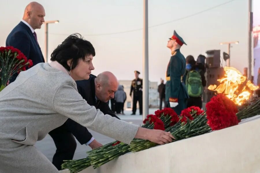 Севастополь открытый город. Памятник окончанию гражданской войны. В Севастополе открыли памятник. Памятник жертвам гражданской войны открыли в Севастополе. Монумент, посвященный 100-летию окончания гражданской войны.