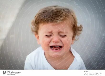 Ребенок 2 лет плачет без причины