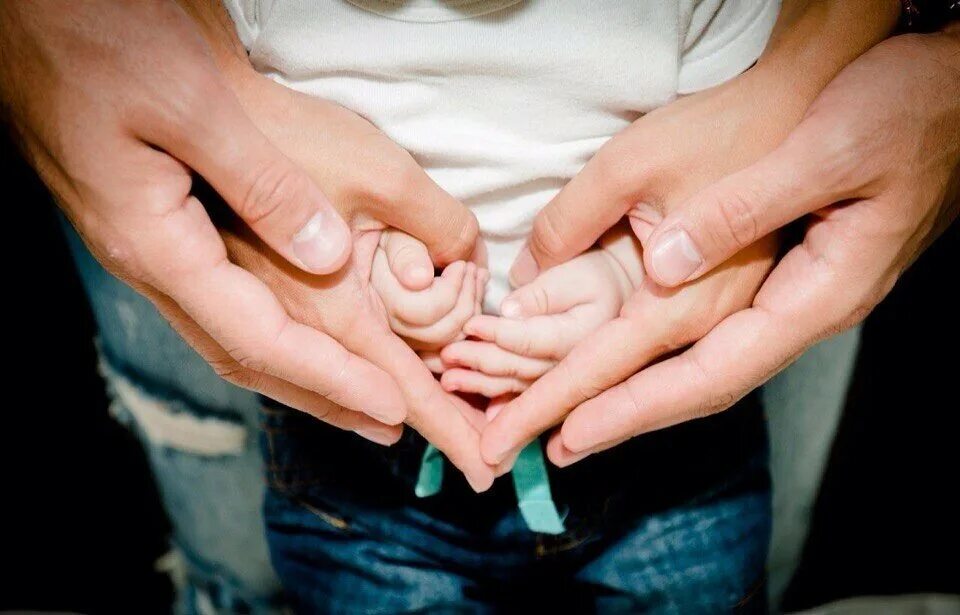 Стать родителями ну. Дети учатся с родителями. Родители и дети. Родители учатся за детей. Отстраненный родитель.