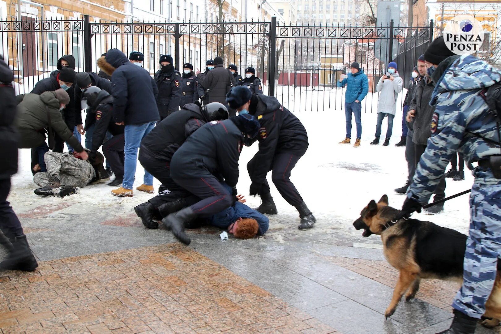 Несанкционированный митинг правонарушение. Митинг Пенза. Административное правонарушение митинг. Административное правонарушение за незаконный митинг. Митинг Пенза фотографии.