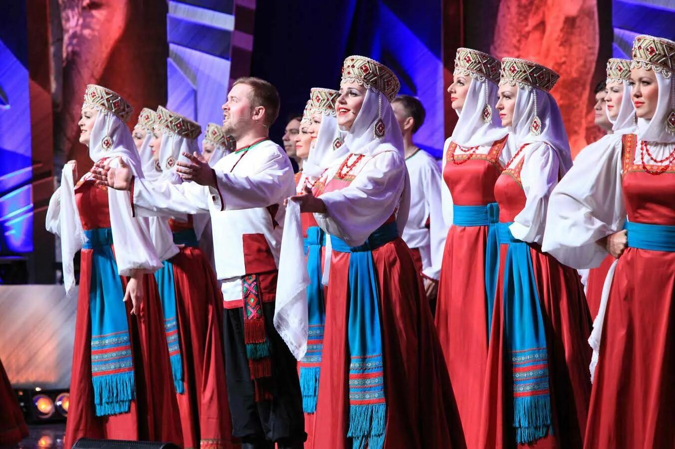 Выступления народных коллективов