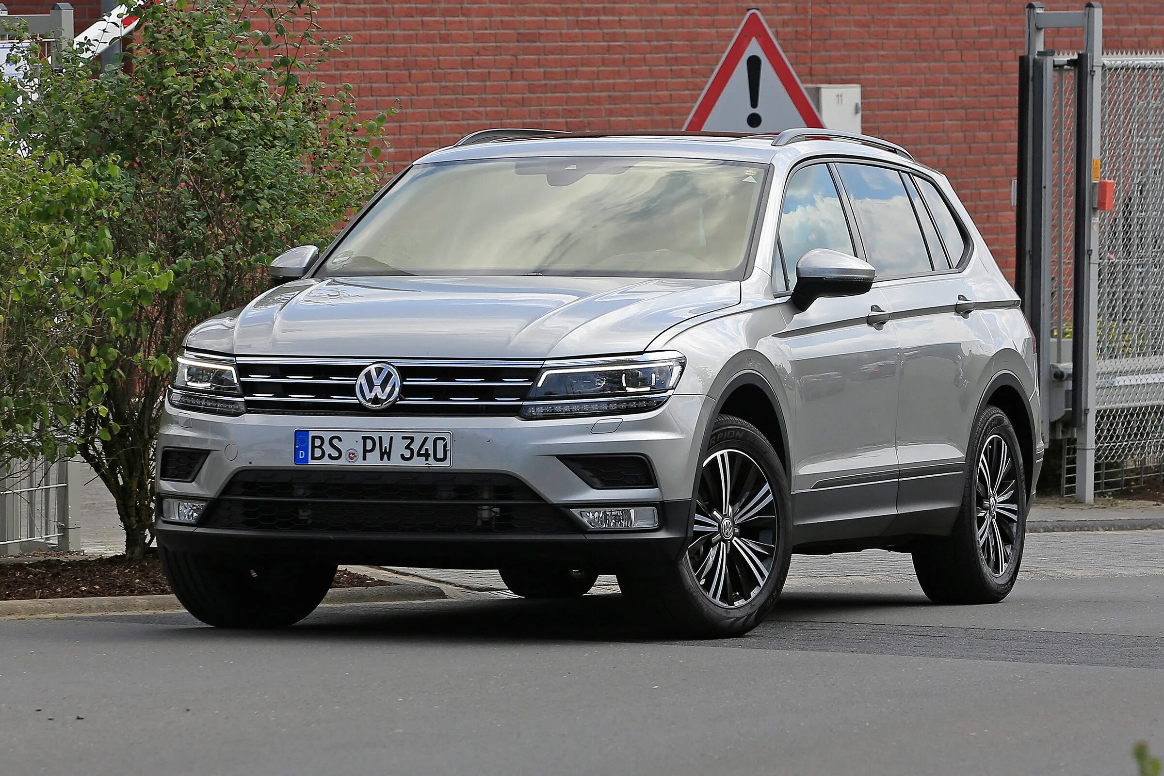 Фольксваген удлиненный. VW Tiguan. Фольксваген Тигуан 3 поколения. Фольксваген Тигуан XL. Volkswagen Tiguan удлинённый.