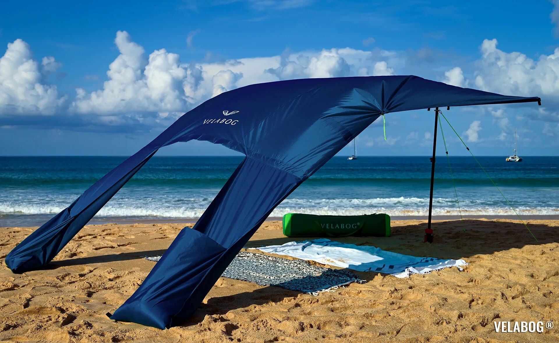 Купить пляжный зонт от солнца. Пляжный тент FDT-1145 сборка. Тент от солнца пляжный Декатлон. Шатер на пляже. Пляжный навес от солнца.