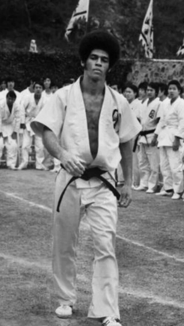 Jim Kelly. Джим Келли карате. Jim Kelly (Martial artist). Джим Келли выход дракона. Джим брюс