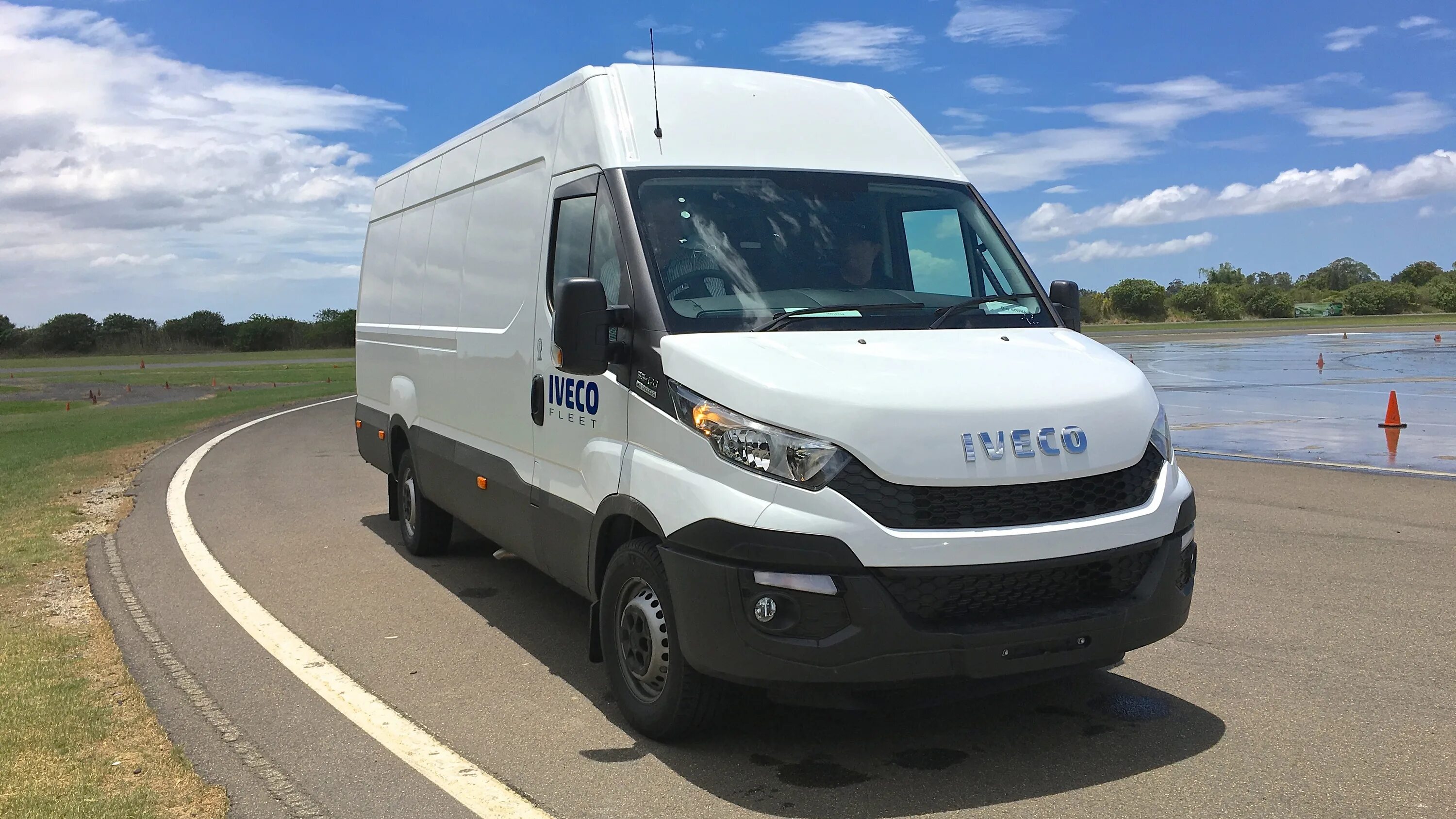 Купить ивеко бу в россии автобус. Ивеко Дейли. Ивеко Дейли 2014. Iveco Daily 6 2014. Ивеко Дейли фургон 2014.