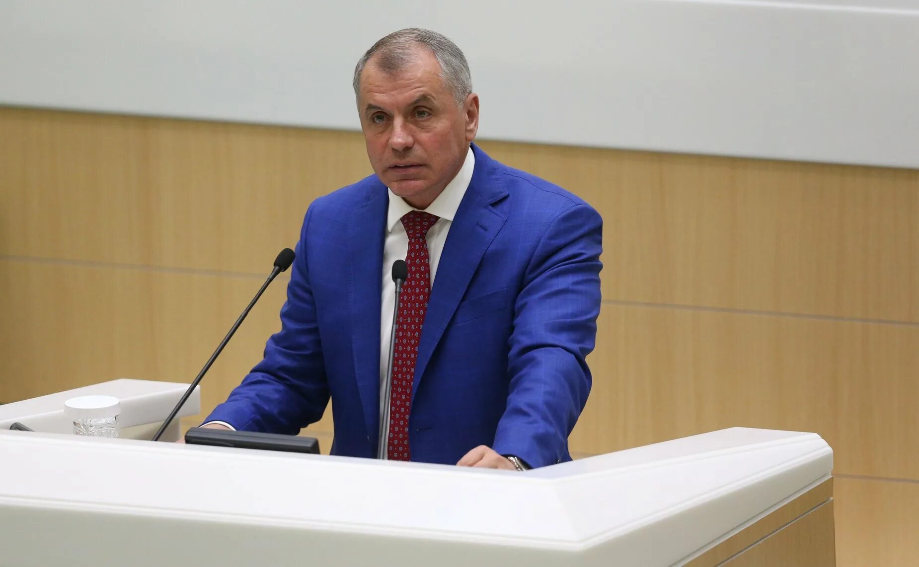 Крым константинов владимир андреевич председатель государственного. Глава крымского парламента владимир константинов. Председатель государственного совета республики. Мухаметшин фарид хайруллович. Владимир константинов крым.