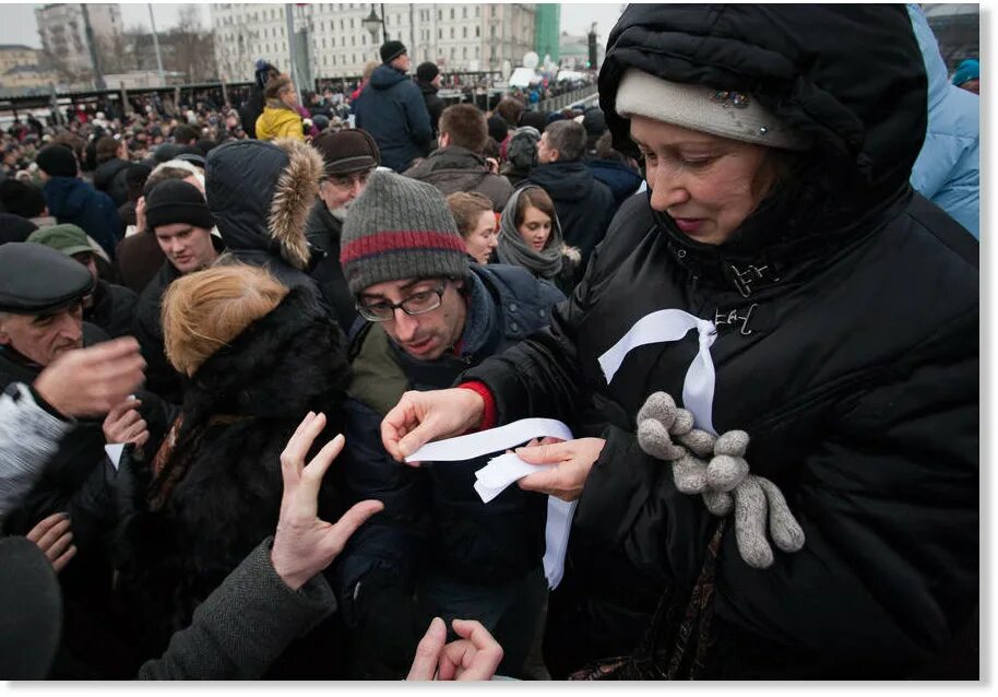 Болотная революция 2011-2012. Болотная 2011 белоленточники. Белые ленточки протеста в 2011 году. Снежная революция в России 2011 года. 19 декабря 2011