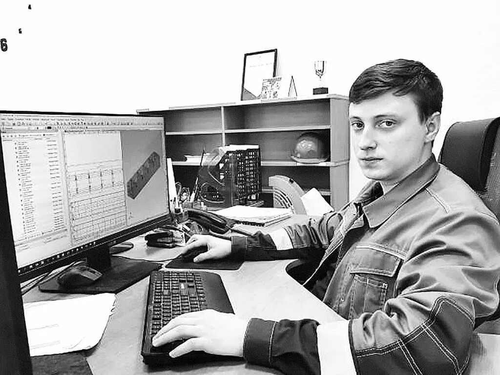 Инженер конструктор университеты. Молодой инженер конструктор. крутой инженер конструктор. инженер конструктор руководитель. мужик инженер конструктор.