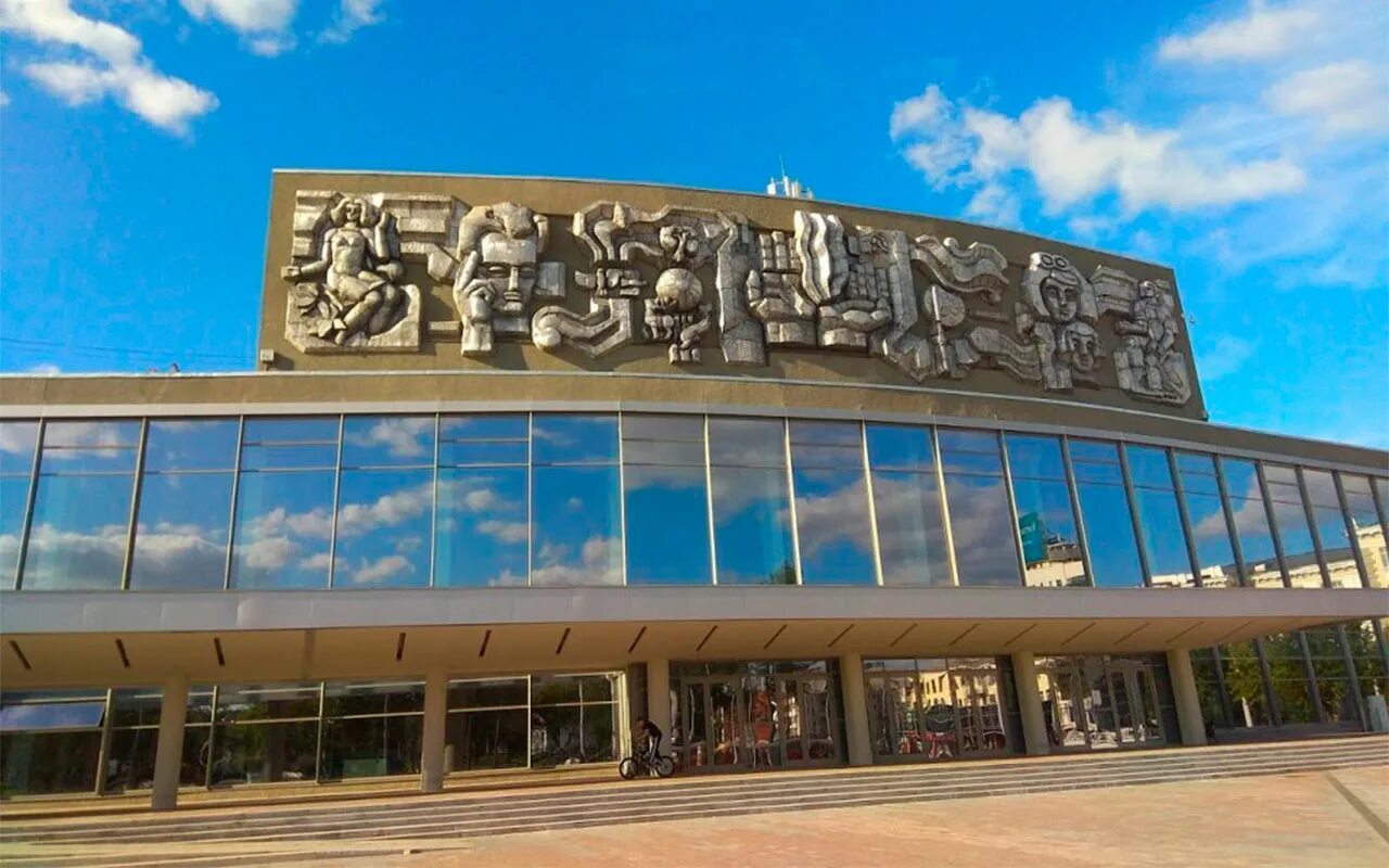 Ленина 1 екатеринбург дворец. Ул молодежи екатеринбург. Ул молодежи екатеринбург. Ул молодежи екатеринбург. Ул молодежи екатеринбург.