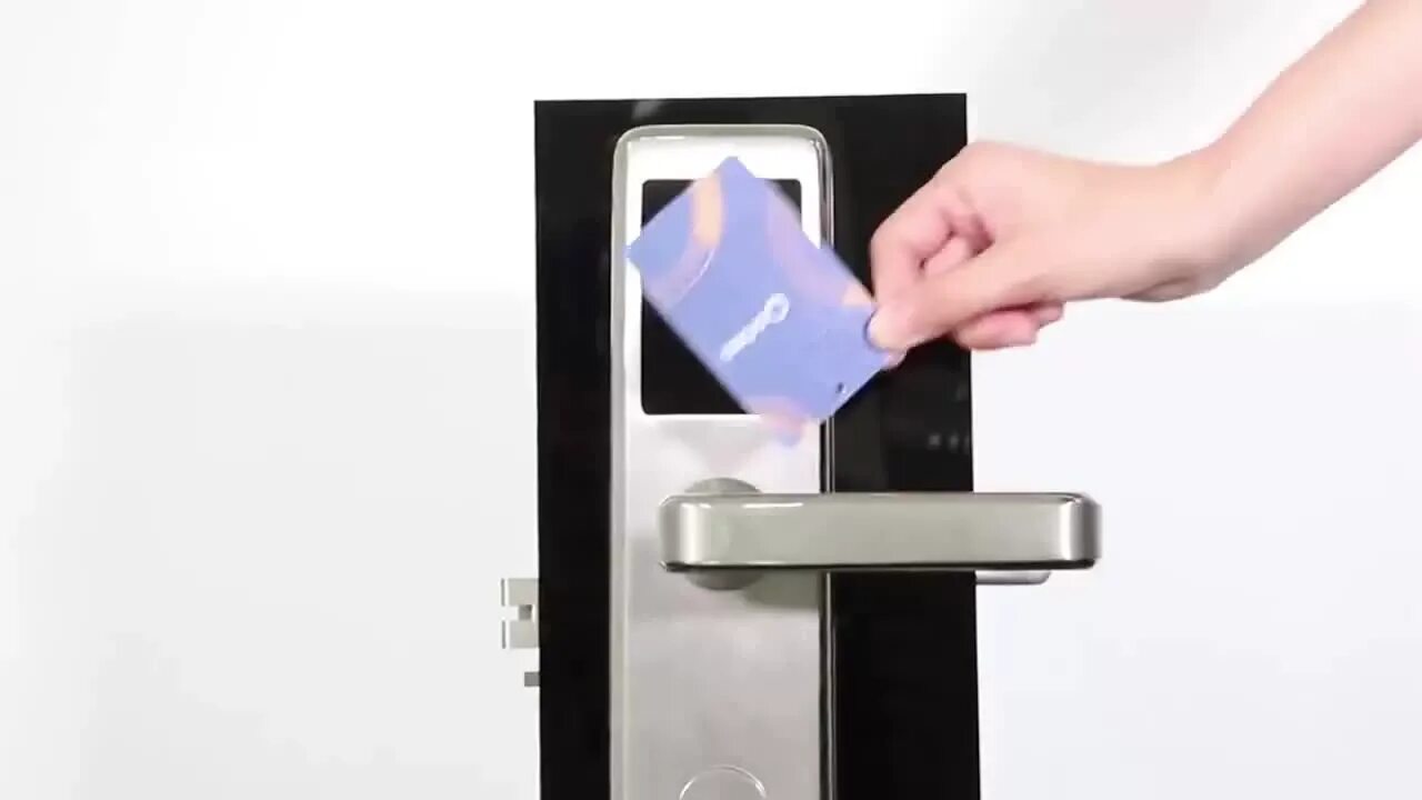 Замки открывающие картой