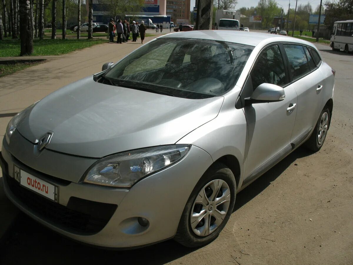 Renault megane 3 универсал 1. Renault megane 3 2009 дизель. Рено меган 2009 1. 5 дизель. Рено меган 3 универсал 2009.