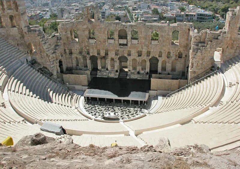 Театр вмещал зрителей. Амфитеатр Греция Акрополь. Театр Диониса Афинский Акрополь. Древнегреческий театр в Афинах. Театр Диониса в древней Греции.