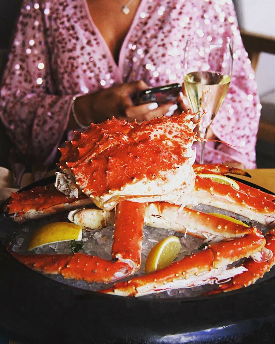 Wine Crab Барвиха. Wine and Crab Никольская. Вино и Крабы ресторан. Ресторан морепродуктов Москва. Вино и крабы меню