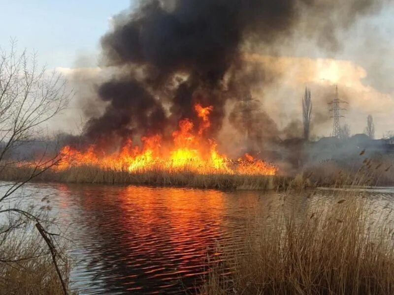 Взрыв на левом берегу. Пожар в Воронеже. Огонь взрыв.