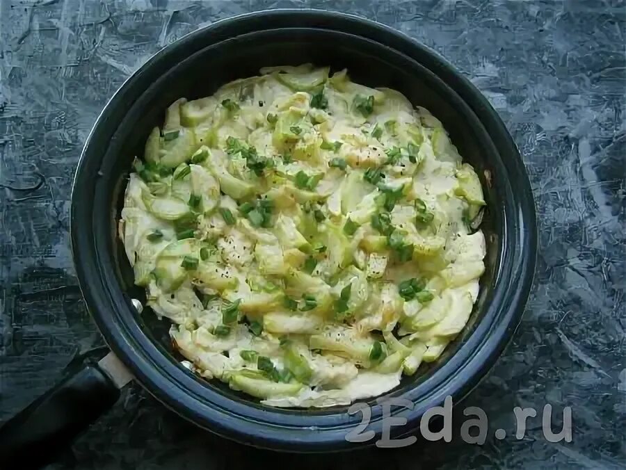 Как вкусно пожарить кабачок с яйцом. Кабачки жареные на сковороде с яйцом.