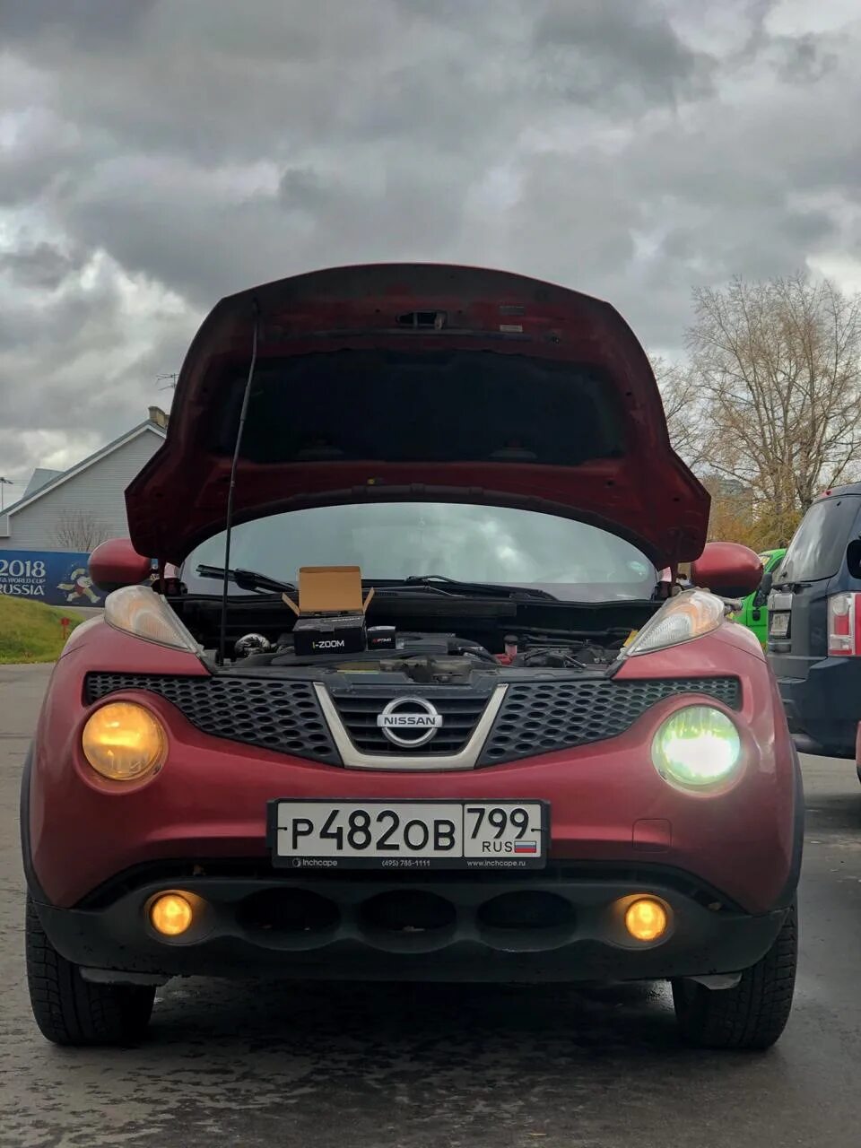 Ниссан жук безопасность. Nissan Juke. Nissan Juke 1. Ниссан Жук 1.6 турбо. Nissan Juke 2011 лампы ближнего света.