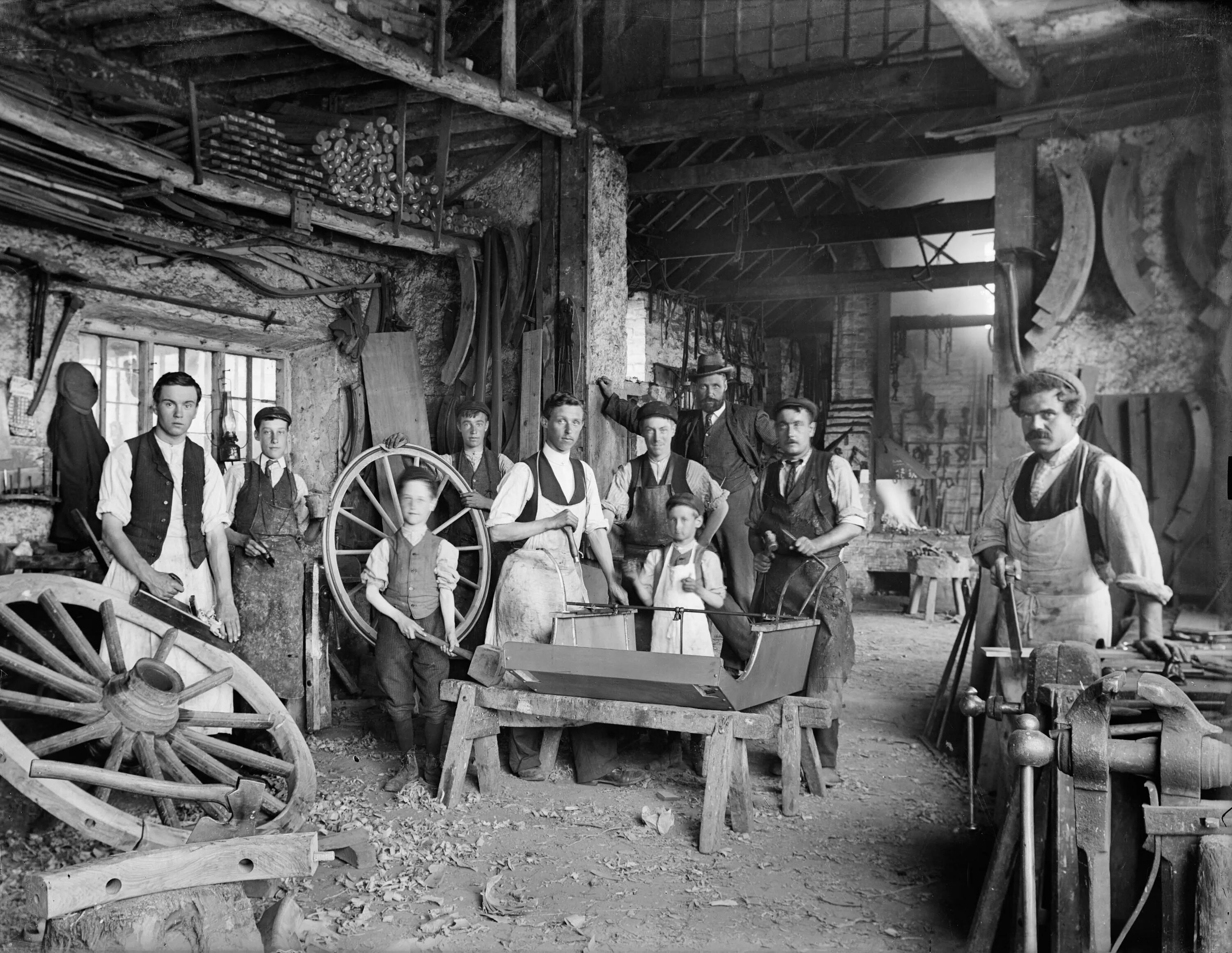 Old society. Фабрика 18 век Англия. Викторианская эпоха в Англии заводы. Англия фабрика 19 век. Фабрика 18 века в Англии.