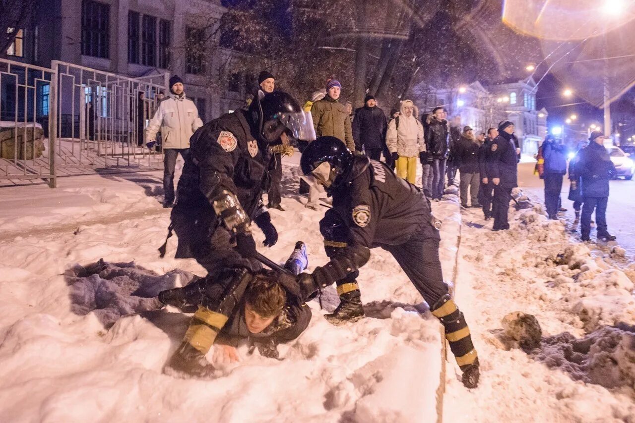 Харьков последние фото. Харьков при Майдане. Взятие Харькова сегодня. Харьков сегодня. 6 Апреля 2014.