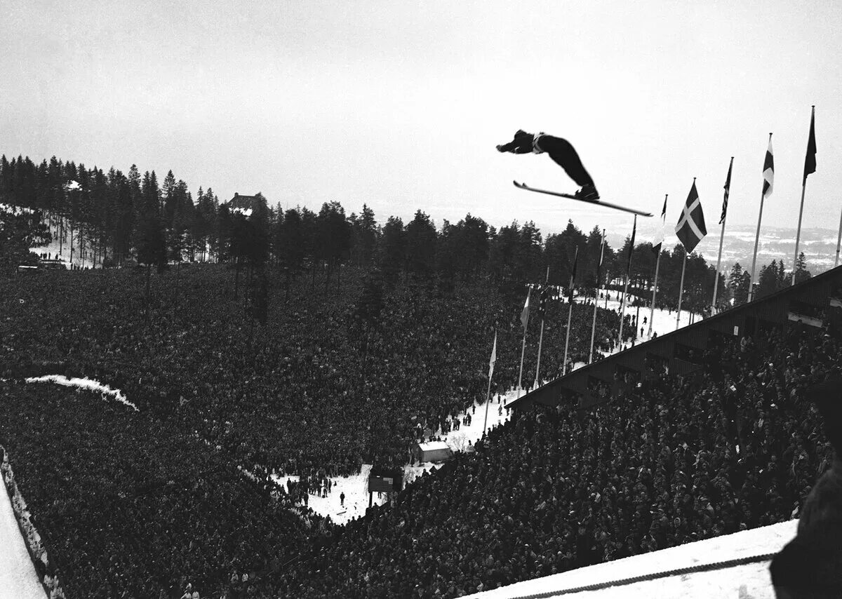 Олимпийские игры в Осло 1952 года. Зимние Олимпийские игры Осло 1952 горнолыжный спорт. Vi зимние Олимпийские игры (Осло, Норвегия, 1952). Первые прыжки с трамплина на лыжах