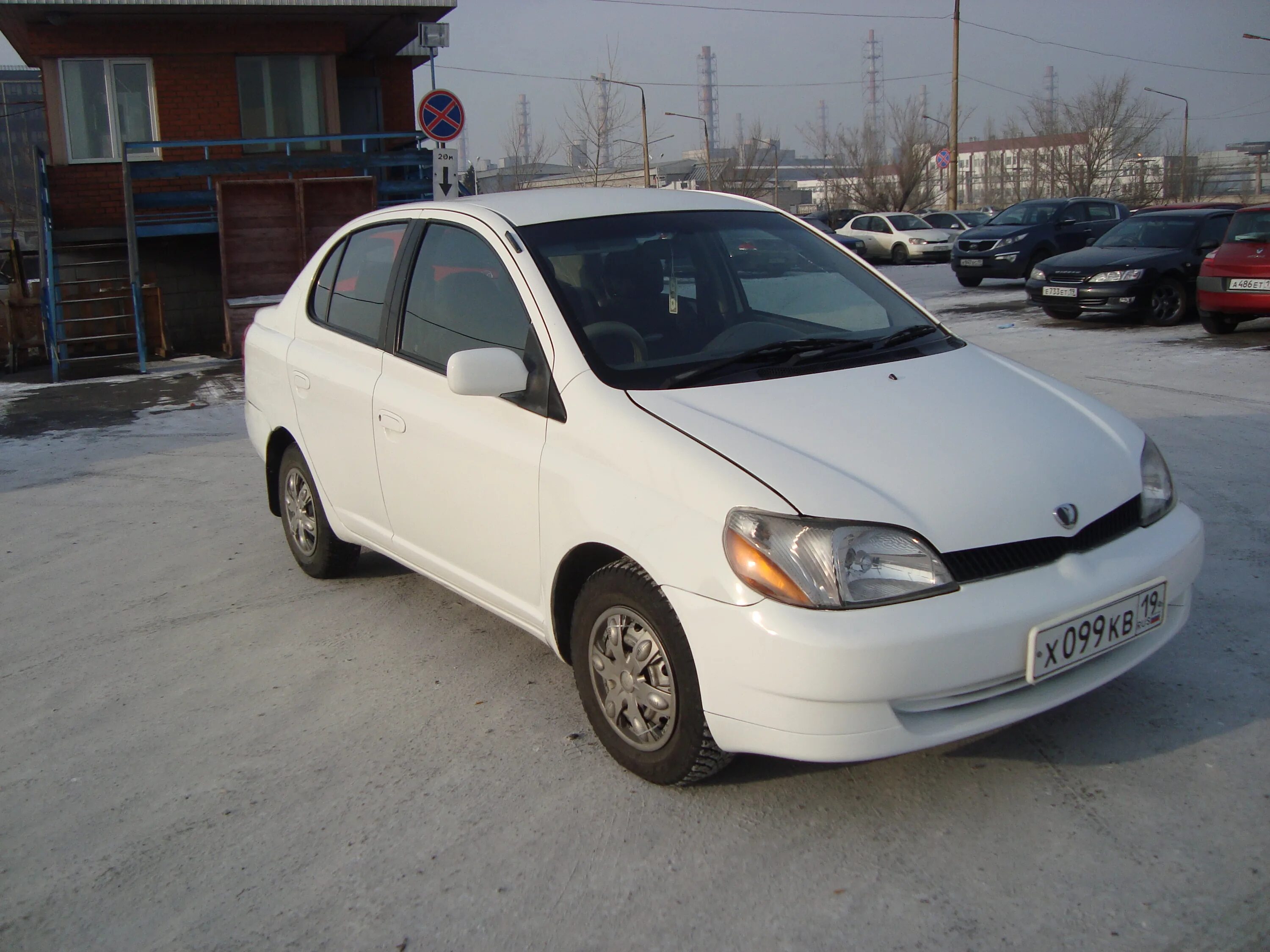 Купить тойоту плац. Тойота Платц 2001. Toyota Platz, 2001 год. Машина Тойота Платц 2001. Тойота Платц 4 ВД.