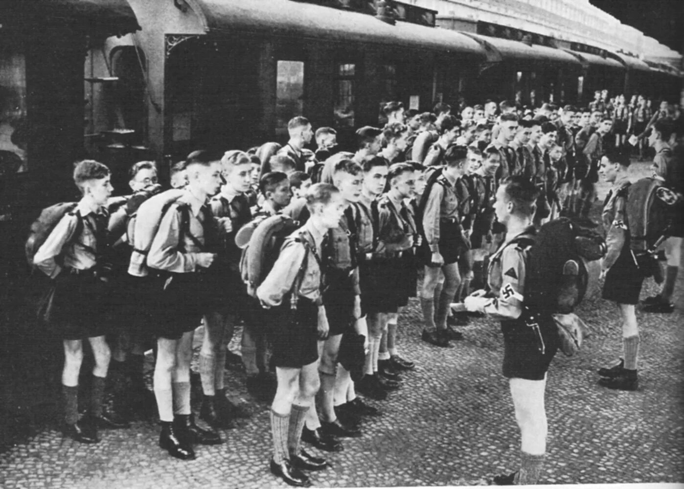 Фашистские школы. Гитлерюгенд третьего рейха. Детская фашистская организация в Германии. Школьная форма Германии Гитлерюгенд.